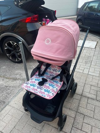 Carrito de bebé rosa