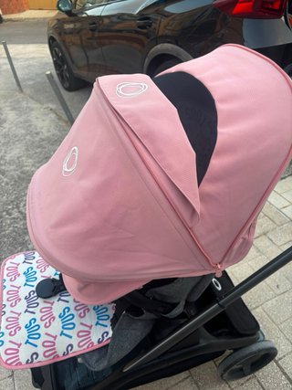Carrito de bebé rosa