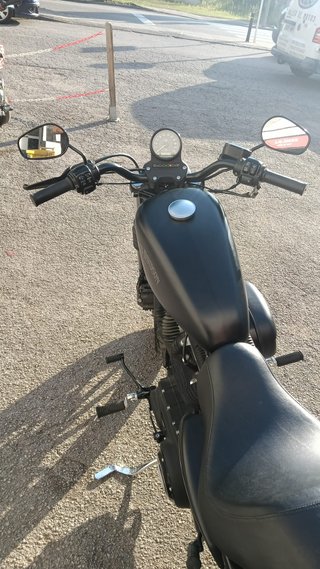 Harley Davidson Iron 883 Negra