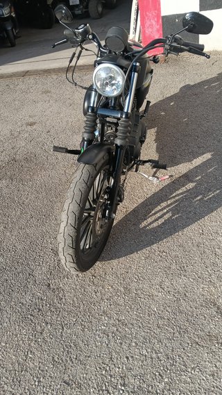 Harley Davidson Iron 883 Negra