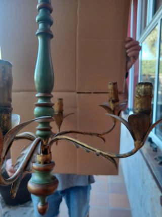 Antigua lámpara de techo madera y metal