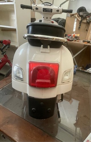 Minivespa Eléctrica Infantil Blanca