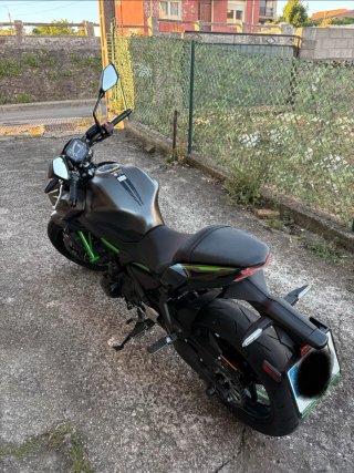 Kawasaki Z650 Negra/Verde