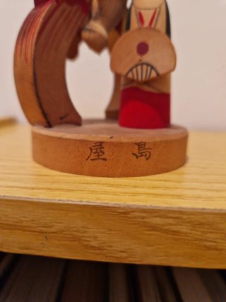 Kokeshi samurai a caballo con mujer (años 50) 14cm