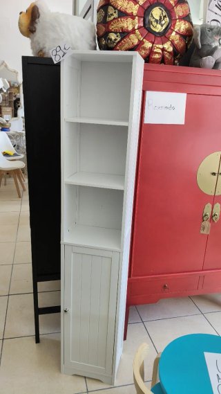 Mueble auxiliar blanco con puerta