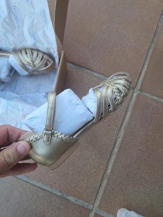 Sandalias niña Mayoral doradas