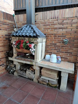 Barbacoa de obra piedra y terracota