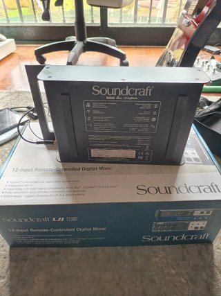 Mesa de mezclas Soundcraft UI12