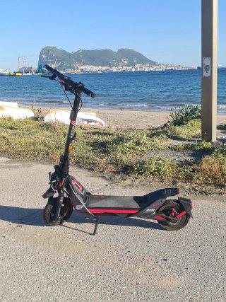 Patinete Eléctrico ZT3 PRO Negro y Rojo