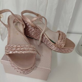 Sandalias cuña Cortefiel rosas talla 40