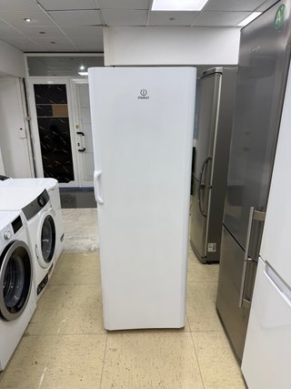 Congelador Vertical Indesit 1.70m con garantía