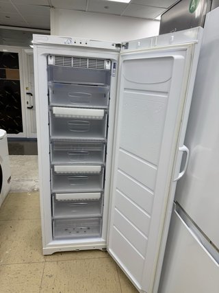 Congelador Vertical Indesit 1.70m con garantía