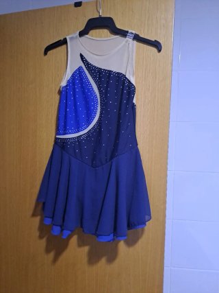 Traje de patinaje artístico con pedrería