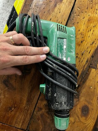 Taladro percutor Hitachi DH22VB roto