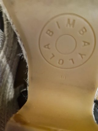 Sandalias cuña Bimba y Lola T40 beige/negro
