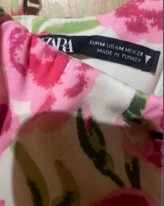 Vestido Zara flores rosas y blancas
