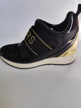 Zapatillas Michael Kors Negras y Doradas