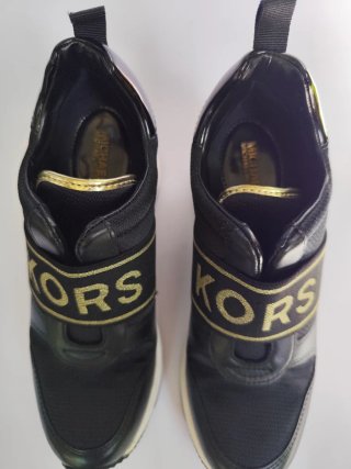 Zapatillas Michael Kors Negras y Doradas
