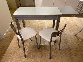 Mesa de cocina y 2 sillas