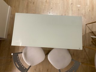 Mesa de cocina y 2 sillas
