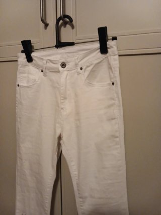 Pantalón blanco bordados calados