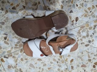 Sandalias blancas de piel