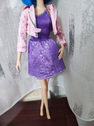 Bambola Barbie modella capelli blu