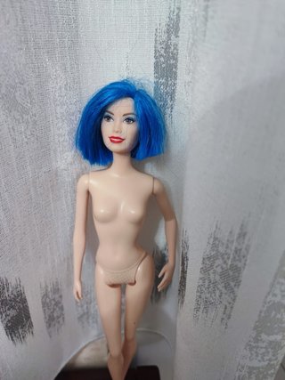 Bambola Barbie modella capelli blu