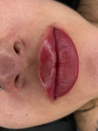 Maquillaje semipermanente labios rosa