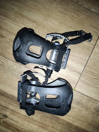 Pedales de bicicleta con correas