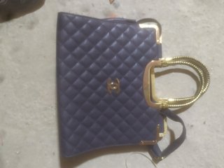Bolso Chanel Morado con Asa Dorada