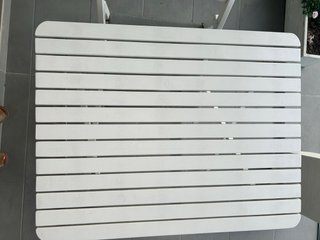 Mesa y 4 sillas de jardín plegables