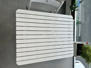 Mesa y 4 sillas de jardín plegables