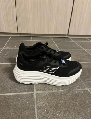 Skechers Max Cushion Zapatillas Negras