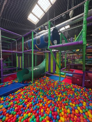 Parque de bolas infantil completo