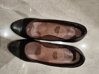 Zapatos de tacón piel negros y plateados