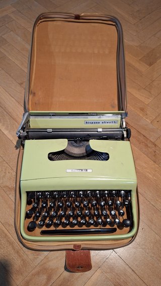 Hispano Olivetti Pluma 22 Máquina Escribir