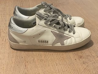 Zapatillas Golden Goose Blancas y Plateadas