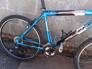 Bicicleta azul en muy buen estado