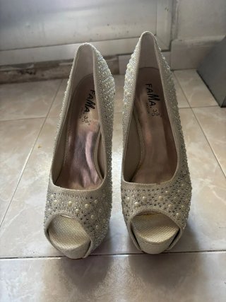 Tacones de gala plateados y dorados