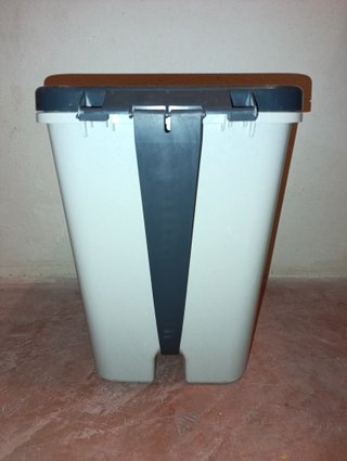 Cubo 20L con pedal