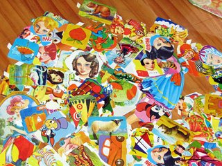 CAJA CON 250 CROMOS DE PICAR O TROQUELADOS