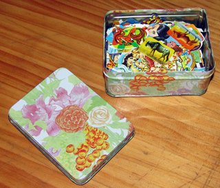 CAJA CON 250 CROMOS DE PICAR O TROQUELADOS