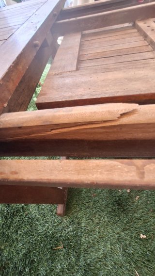 Mesa de madera para jardín