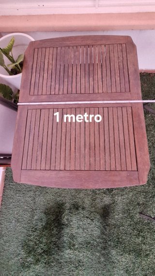 Mesa de madera para jardín