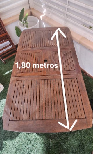 Mesa de madera para jardín