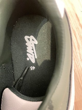 Zapatillas deportivas verdes y blancas