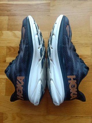 Zapatillas Hoka Cliffton 9 Negro/Dorado