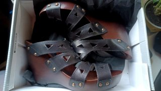 Sandalias /zuecos cuña negras