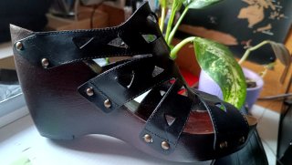 Sandalias /zuecos cuña negras